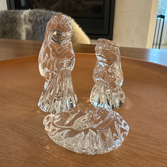 Waterford Marquis Nativity, Holy Family, Mary, Joseph and Jesus - Picture 3 of 8